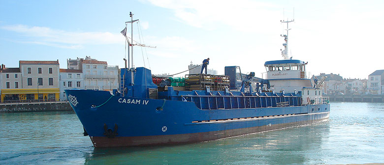 Pajarola, transport maritime vers l'Île d'Yeu : arrivée du CASAM IV au port des Sables d'Olonne