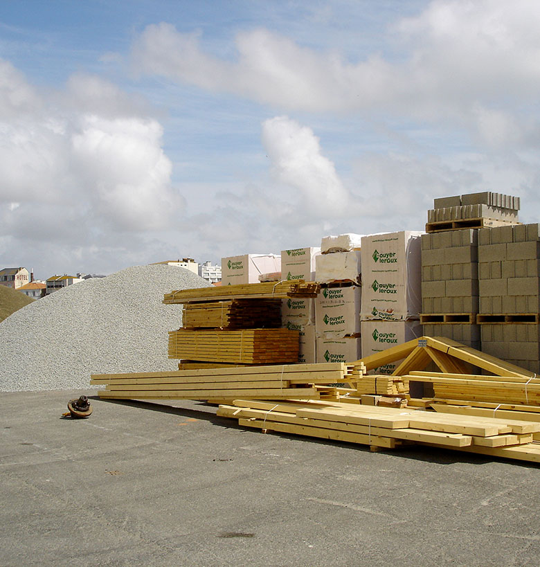 Pajarola, transport maritime vers l'Île d'Yeu : Stockage matériaux de construction
